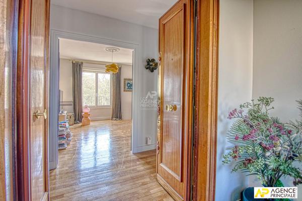 Versailles Notre-Dame Boulevard de la Reine - Appartement 6 pièces 151 m² carrez situé au 3ème étage avec ascenseur, cave et parking en sous-sol €1 145 000 ** - Référence 27818