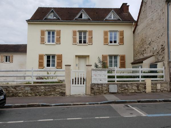 Charmant studio meublé au coeur du centre ville de Viarmes