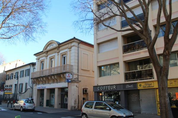 BEL APPARTEMENT EN CENTRE VILLE AVEC 1 PARKING + CAVE+ CLIM - ASCENSEUR