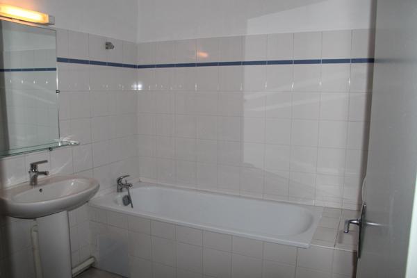 BEL APPARTEMENT EN CENTRE VILLE AVEC 1 PARKING + CAVE+ CLIM - ASCENSEUR