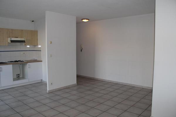 BEL APPARTEMENT EN CENTRE VILLE AVEC 1 PARKING + CAVE+ CLIM - ASCENSEUR