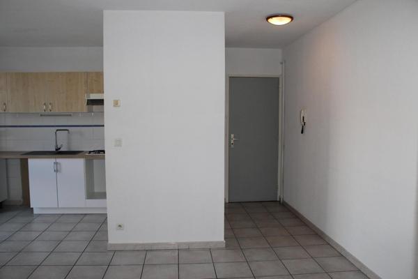 BEL APPARTEMENT EN CENTRE VILLE AVEC 1 PARKING + CAVE+ CLIM - ASCENSEUR