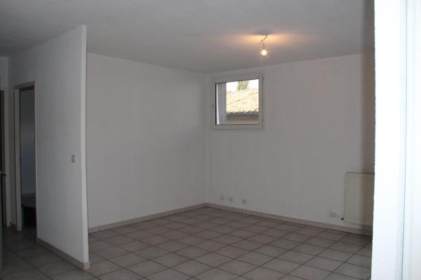 BEL APPARTEMENT EN CENTRE VILLE AVEC 1 PARKING + CAVE+ CLIM - ASCENSEUR