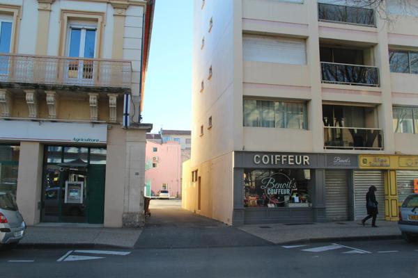 BEL APPARTEMENT EN CENTRE VILLE AVEC 1 PARKING + CAVE+ CLIM - ASCENSEUR