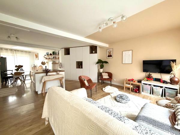 Maison de 185m², 4 chambres et jardin.