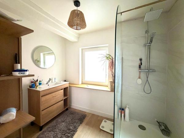 Maison de 185m², 4 chambres et jardin.