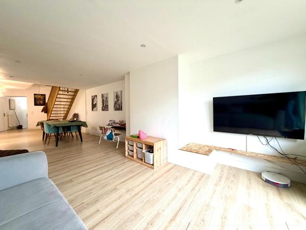 Maison de 185m², 4 chambres et jardin.