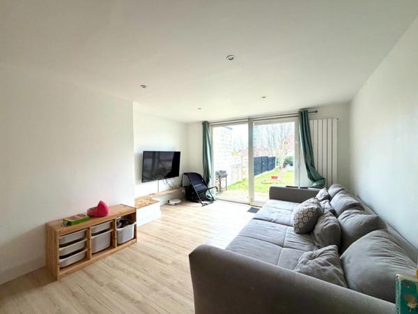 Maison de 185m², 4 chambres et jardin.