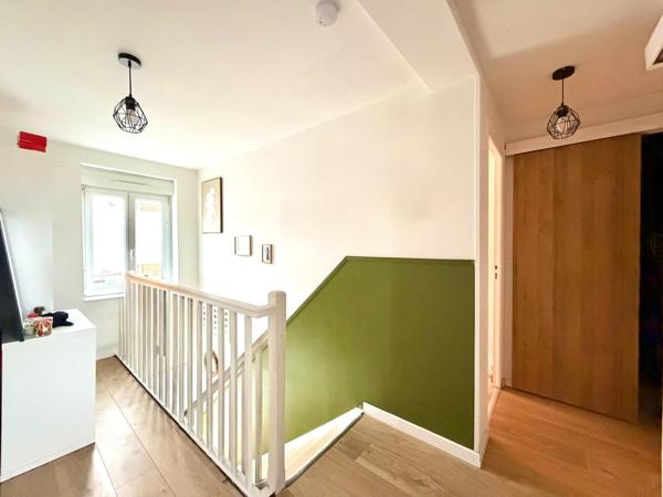 Maison de 185m², 4 chambres et jardin.