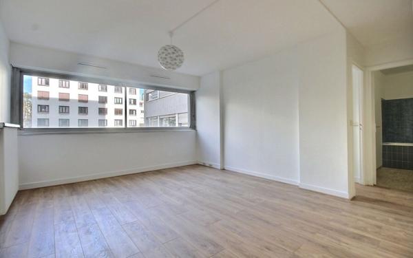 Appartement à vendre    2 pièces • 51,97 m2 Paris 15