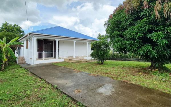 Maison à louer    3 pièces •  Sainte-Rose