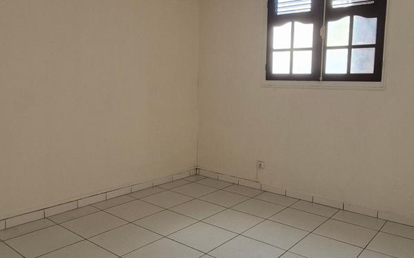 Maison à louer    3 pièces •  Sainte-Rose