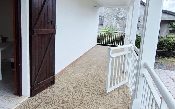 Maison à louer    3 pièces •  Sainte-Rose