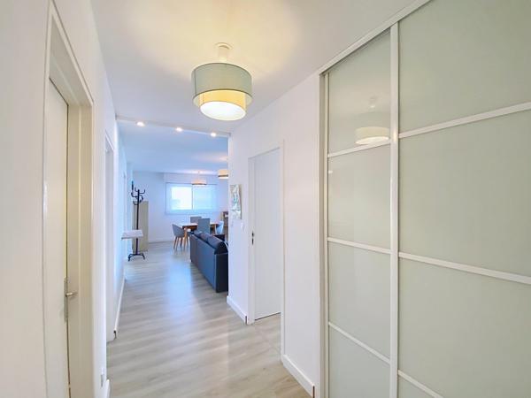 T3 entièrement rénové avec terrasse proche Tram A