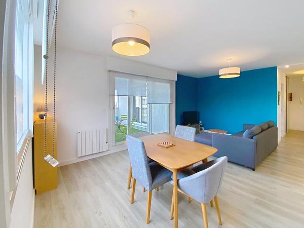 T3 entièrement rénové avec terrasse proche Tram A