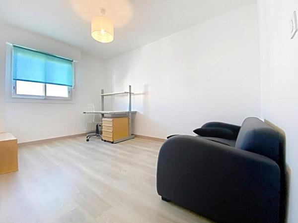 T3 entièrement rénové avec terrasse proche Tram A