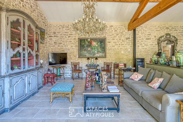 Ancienne ferme rénovée avec jardin verdoyant et dépendances