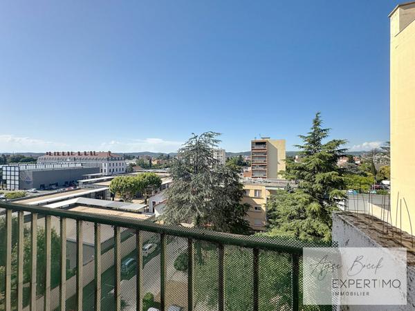 Romans-sur-Isère (26100) **À vendre – Grand T3 traversant avec vue sur le Vercors, Romans-sur-Isère centre, possibilité garage