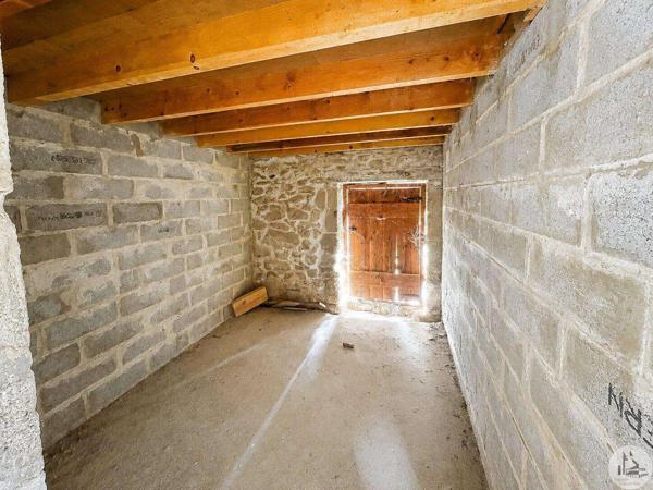 Grange à rénover avec dépendance