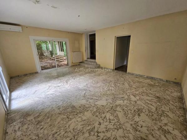Vente                                                      Villa
                        
                     7 pièces                      200 m2                     à Draguignan