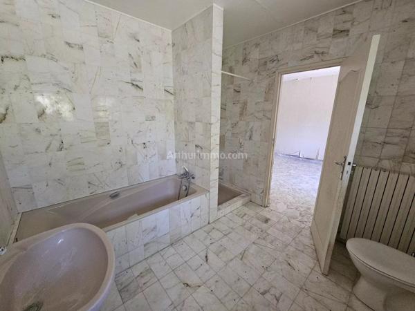 Vente                                                      Villa
                        
                     7 pièces                      200 m2                     à Draguignan