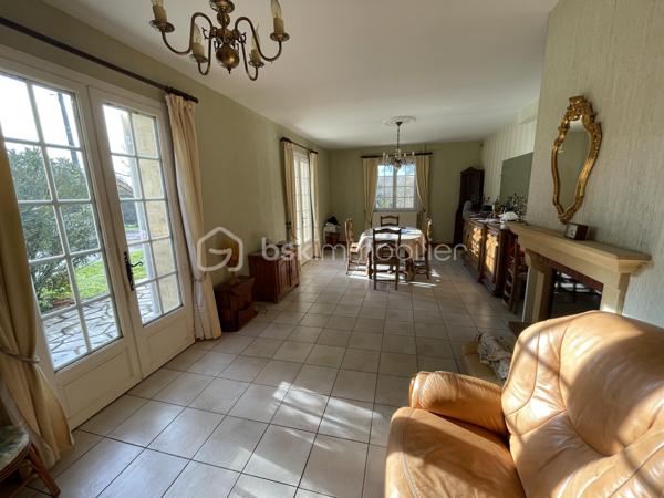 En exclusivité sur le secteur de Lalinde, cette superbe maison construite en pierre de taille, de style Périgourdin, située sur le secteur de Lalinde. Avec ses 120 m² habitables, cette propriété, bâtie dans les années 70, a été soigneusement entretenue.
Edifiée en position dominante sur un grand terrain clos de 8232 m², elle bénéficie d’une vue dégagée, garantissant tranquillité et intimité sans vis-à-vis. De plus, cette parcelle est entièrement constructible, avec la possibilité de créer un accès indépendant pour différents projets.
Pour les amateurs d’espaces généreux, une parcelle agricole de 24000 m² est également disponible à la vente en supplément, offrant une opportunité unique pour les passionnés de nature ou d’agriculture.

Description de la maison :
- Hall d’entrée avec placard
- Cuisine séparée et équipée de 13 m²
- Séjour lumineux orienté plein sud de 33 m² avec cheminée à insert
- Deux chambres de 10 m² et 15 m² avec parquet, dont une avec accès direct à l’extérieur
- WC séparé et coin lavabo

À l’étage :
- Deux chambres de 12 m² avec parquet et stores électriques
- Salle de bain avec placard

Confort :
- Menuiseries double vitrage PVC (sauf dans le séjour et la porte d'entrée en double vitrage bois)
-Volets battants bois et stores électriques à l'étage.
- Chauffage central et eau chaude via pompe à chaleur (installation de 2020) et chaudière au fuel (2010) en soutien pour les périodes de grand froid.
- Portail automatique en PVC.
- Fibre
- Assainissement individuel non conforme.

Extérieur :
- Grande terrasse de 45 m² plus contournement de la maison offrant un accès pratique aux différents espaces extérieurs.
- Portail automatique en PVC, accès et parking en enrobé
- Local technique pour pompe à chaleur et chaudière au fuel
- Pigeonnier avec cave enterrée
- Plusieurs dépendances : garage, box de jardin, buanderie, cave, bergerie, atelier, et bûcher complètent cette propriété.

Disponible à la visite 7 jours sur 7, n'hésitez pas à venir découvrir ce bien unique à votre convenance.
Collaboration entre professionnels de l'immobilier OK.

To seize exclusively on the sector of Lalinde, this superb house built in stone, Perigord style, located in the heart of the popular area of Lalinde. With its 120 m2 of living space, this property, built in the 70s, has been carefully maintained.
Built in a dominant position on a large enclosed plot of 8232 m 2, it enjoys an unobstructed view, guaranteeing tranquility and privacy without vis-à-vis. In addition, this plot is fully constructible, with the possibility of creating independent access for different projects.
For lovers of generous spaces, an agricultural plot of 24000 m2 is also available for sale as an additional charge, offering a unique opportunity for nature or agriculture enthusiasts.

Description of the house:
- Entrance hall with cupboard
- Separate and equipped kitchen of 13 m 2
- Bright living room facing south of 33 m2 with fireplace insert
- Two bedrooms of 10 m2 and 15 m2 with wooden floors, one with direct access to the outside
- Separate toilet and sink area

Upstairs:
- Two bedrooms of 12 m2 with wooden floors and electric blinds
- Bathroom with closet

Comfort:
- PVC double glazed joinery (except in the living room and the entrance door in wood double glazing)
-Wooden shutters and electric blinds on the floor.
- Central heating and hot water via heat pump (installation from 2020) and oil-fired boiler (2010) in support for periods of extreme cold.
- Automatic gate in PVC.
- Fiber
- Non-compliant individual sanitation.

Exterior:
- Large terrace of 45 m2 plus bypass of the house offering convenient access to various outdoor spaces.
- Automatic PVC gate, access and parking in asphalt
- Technical room for heat pump and oil boiler
- Dovecote with underground cellar
- Several outbuildings: garage, garden box, laundry room, cellar, barn, workshop, and woodshed complete this property.

Available to visit 7 days a week, do not hesitate to come and discover this unique property at your convenience.