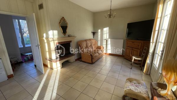 En exclusivité sur le secteur de Lalinde, cette superbe maison construite en pierre de taille, de style Périgourdin, située sur le secteur de Lalinde. Avec ses 120 m² habitables, cette propriété, bâtie dans les années 70, a été soigneusement entretenue.
Edifiée en position dominante sur un grand terrain clos de 8232 m², elle bénéficie d’une vue dégagée, garantissant tranquillité et intimité sans vis-à-vis. De plus, cette parcelle est entièrement constructible, avec la possibilité de créer un accès indépendant pour différents projets.
Pour les amateurs d’espaces généreux, une parcelle agricole de 24000 m² est également disponible à la vente en supplément, offrant une opportunité unique pour les passionnés de nature ou d’agriculture.

Description de la maison :
- Hall d’entrée avec placard
- Cuisine séparée et équipée de 13 m²
- Séjour lumineux orienté plein sud de 33 m² avec cheminée à insert
- Deux chambres de 10 m² et 15 m² avec parquet, dont une avec accès direct à l’extérieur
- WC séparé et coin lavabo

À l’étage :
- Deux chambres de 12 m² avec parquet et stores électriques
- Salle de bain avec placard

Confort :
- Menuiseries double vitrage PVC (sauf dans le séjour et la porte d'entrée en double vitrage bois)
-Volets battants bois et stores électriques à l'étage.
- Chauffage central et eau chaude via pompe à chaleur (installation de 2020) et chaudière au fuel (2010) en soutien pour les périodes de grand froid.
- Portail automatique en PVC.
- Fibre
- Assainissement individuel non conforme.

Extérieur :
- Grande terrasse de 45 m² plus contournement de la maison offrant un accès pratique aux différents espaces extérieurs.
- Portail automatique en PVC, accès et parking en enrobé
- Local technique pour pompe à chaleur et chaudière au fuel
- Pigeonnier avec cave enterrée
- Plusieurs dépendances : garage, box de jardin, buanderie, cave, bergerie, atelier, et bûcher complètent cette propriété.

Disponible à la visite 7 jours sur 7, n'hésitez pas à venir découvrir ce bien unique à votre convenance.
Collaboration entre professionnels de l'immobilier OK.

To seize exclusively on the sector of Lalinde, this superb house built in stone, Perigord style, located in the heart of the popular area of Lalinde. With its 120 m2 of living space, this property, built in the 70s, has been carefully maintained.
Built in a dominant position on a large enclosed plot of 8232 m 2, it enjoys an unobstructed view, guaranteeing tranquility and privacy without vis-à-vis. In addition, this plot is fully constructible, with the possibility of creating independent access for different projects.
For lovers of generous spaces, an agricultural plot of 24000 m2 is also available for sale as an additional charge, offering a unique opportunity for nature or agriculture enthusiasts.

Description of the house:
- Entrance hall with cupboard
- Separate and equipped kitchen of 13 m 2
- Bright living room facing south of 33 m2 with fireplace insert
- Two bedrooms of 10 m2 and 15 m2 with wooden floors, one with direct access to the outside
- Separate toilet and sink area

Upstairs:
- Two bedrooms of 12 m2 with wooden floors and electric blinds
- Bathroom with closet

Comfort:
- PVC double glazed joinery (except in the living room and the entrance door in wood double glazing)
-Wooden shutters and electric blinds on the floor.
- Central heating and hot water via heat pump (installation from 2020) and oil-fired boiler (2010) in support for periods of extreme cold.
- Automatic gate in PVC.
- Fiber
- Non-compliant individual sanitation.

Exterior:
- Large terrace of 45 m2 plus bypass of the house offering convenient access to various outdoor spaces.
- Automatic PVC gate, access and parking in asphalt
- Technical room for heat pump and oil boiler
- Dovecote with underground cellar
- Several outbuildings: garage, garden box, laundry room, cellar, barn, workshop, and woodshed complete this property.

Available to visit 7 days a week, do not hesitate to come and discover this unique property at your convenience.