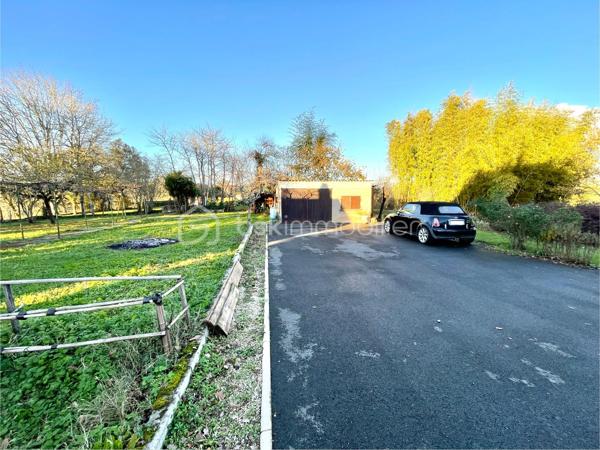 En exclusivité sur le secteur de Lalinde, cette superbe maison construite en pierre de taille, de style Périgourdin, située sur le secteur de Lalinde. Avec ses 120 m² habitables, cette propriété, bâtie dans les années 70, a été soigneusement entretenue.
Edifiée en position dominante sur un grand terrain clos de 8232 m², elle bénéficie d’une vue dégagée, garantissant tranquillité et intimité sans vis-à-vis. De plus, cette parcelle est entièrement constructible, avec la possibilité de créer un accès indépendant pour différents projets.
Pour les amateurs d’espaces généreux, une parcelle agricole de 24000 m² est également disponible à la vente en supplément, offrant une opportunité unique pour les passionnés de nature ou d’agriculture.

Description de la maison :
- Hall d’entrée avec placard
- Cuisine séparée et équipée de 13 m²
- Séjour lumineux orienté plein sud de 33 m² avec cheminée à insert
- Deux chambres de 10 m² et 15 m² avec parquet, dont une avec accès direct à l’extérieur
- WC séparé et coin lavabo

À l’étage :
- Deux chambres de 12 m² avec parquet et stores électriques
- Salle de bain avec placard

Confort :
- Menuiseries double vitrage PVC (sauf dans le séjour et la porte d'entrée en double vitrage bois)
-Volets battants bois et stores électriques à l'étage.
- Chauffage central et eau chaude via pompe à chaleur (installation de 2020) et chaudière au fuel (2010) en soutien pour les périodes de grand froid.
- Portail automatique en PVC.
- Fibre
- Assainissement individuel non conforme.

Extérieur :
- Grande terrasse de 45 m² plus contournement de la maison offrant un accès pratique aux différents espaces extérieurs.
- Portail automatique en PVC, accès et parking en enrobé
- Local technique pour pompe à chaleur et chaudière au fuel
- Pigeonnier avec cave enterrée
- Plusieurs dépendances : garage, box de jardin, buanderie, cave, bergerie, atelier, et bûcher complètent cette propriété.

Disponible à la visite 7 jours sur 7, n'hésitez pas à venir découvrir ce bien unique à votre convenance.
Collaboration entre professionnels de l'immobilier OK.

To seize exclusively on the sector of Lalinde, this superb house built in stone, Perigord style, located in the heart of the popular area of Lalinde. With its 120 m2 of living space, this property, built in the 70s, has been carefully maintained.
Built in a dominant position on a large enclosed plot of 8232 m 2, it enjoys an unobstructed view, guaranteeing tranquility and privacy without vis-à-vis. In addition, this plot is fully constructible, with the possibility of creating independent access for different projects.
For lovers of generous spaces, an agricultural plot of 24000 m2 is also available for sale as an additional charge, offering a unique opportunity for nature or agriculture enthusiasts.

Description of the house:
- Entrance hall with cupboard
- Separate and equipped kitchen of 13 m 2
- Bright living room facing south of 33 m2 with fireplace insert
- Two bedrooms of 10 m2 and 15 m2 with wooden floors, one with direct access to the outside
- Separate toilet and sink area

Upstairs:
- Two bedrooms of 12 m2 with wooden floors and electric blinds
- Bathroom with closet

Comfort:
- PVC double glazed joinery (except in the living room and the entrance door in wood double glazing)
-Wooden shutters and electric blinds on the floor.
- Central heating and hot water via heat pump (installation from 2020) and oil-fired boiler (2010) in support for periods of extreme cold.
- Automatic gate in PVC.
- Fiber
- Non-compliant individual sanitation.

Exterior:
- Large terrace of 45 m2 plus bypass of the house offering convenient access to various outdoor spaces.
- Automatic PVC gate, access and parking in asphalt
- Technical room for heat pump and oil boiler
- Dovecote with underground cellar
- Several outbuildings: garage, garden box, laundry room, cellar, barn, workshop, and woodshed complete this property.

Available to visit 7 days a week, do not hesitate to come and discover this unique property at your convenience.