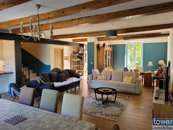 Villa 3 faces de 240 m2 sur 1200 m2 de terrain avec piscine