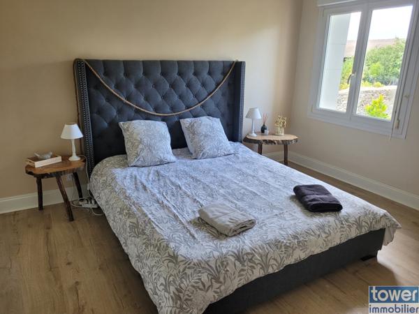 Villa 3 faces de 240 m2 sur 1200 m2 de terrain avec piscine