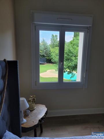 Villa 3 faces de 240 m2 sur 1200 m2 de terrain avec piscine