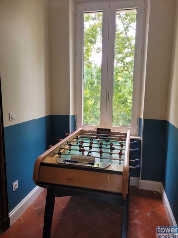 Villa 3 faces de 240 m2 sur 1200 m2 de terrain avec piscine