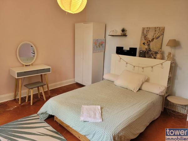 Villa 3 faces de 240 m2 sur 1200 m2 de terrain avec piscine