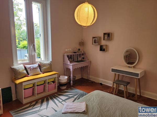 Villa 3 faces de 240 m2 sur 1200 m2 de terrain avec piscine