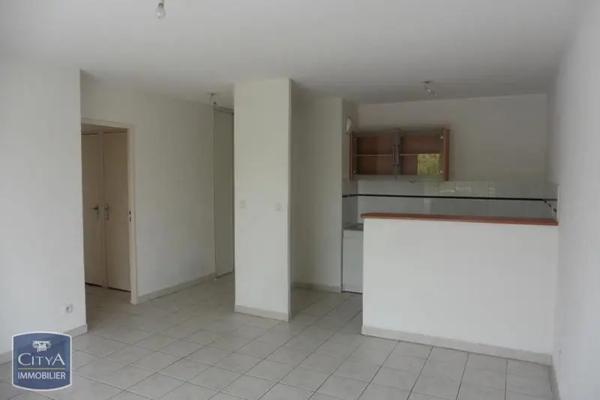 Appartement à louer 3 pièces 55.1m² Nîmes (30900)