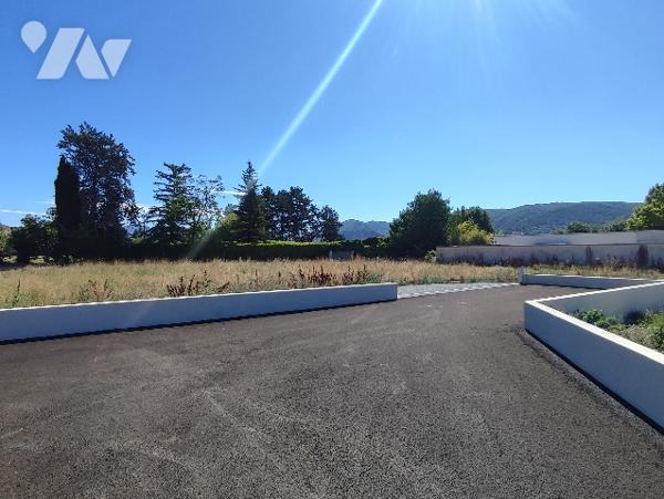 Terrain constructible 892 m²