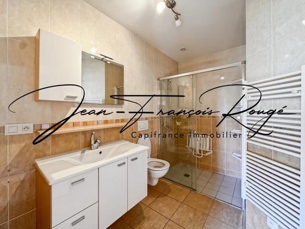 A 500 mètres de la plage et proche des commerces, maison de 112 m² avec vie de plain-pied !!!