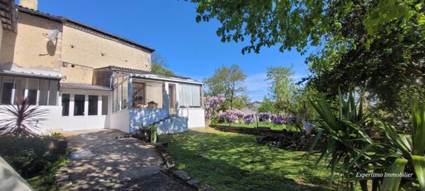 Archiac (17520) MAISON DE VILLE 201 m² AVEC JARDIN PRIVATIF