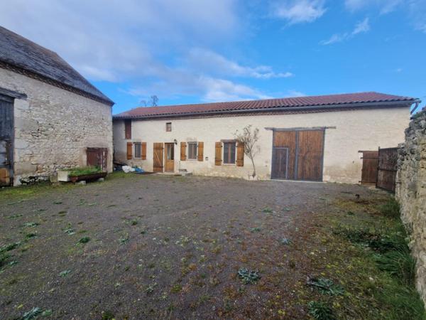 Très belle propriété, granges, terrain muré