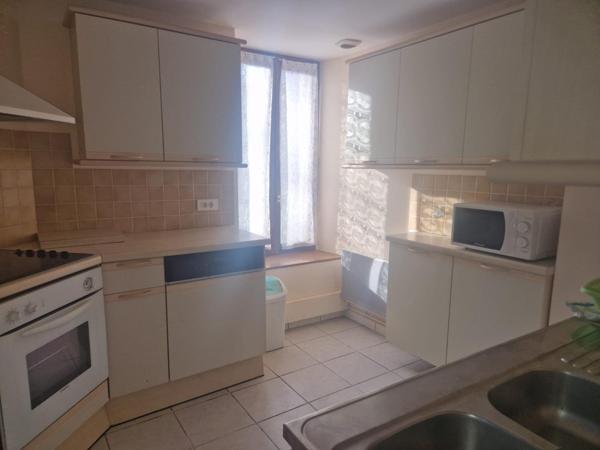 Très belle propriété, granges, terrain muré