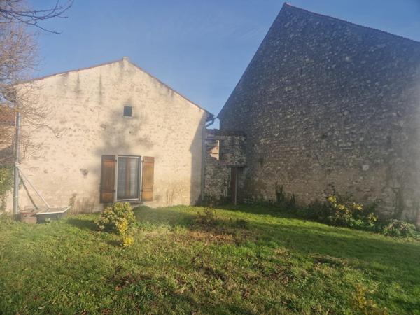 Très belle propriété, granges, terrain muré