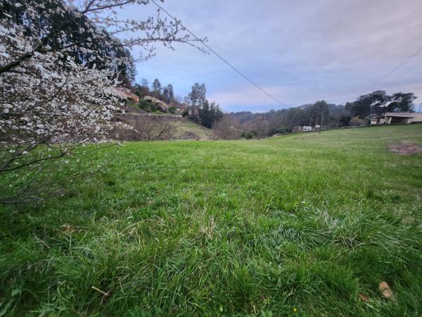Grands terrains constructibles - tènement possible - belle vue - jardin bord de rivière - viabilisé Ucel (07200)