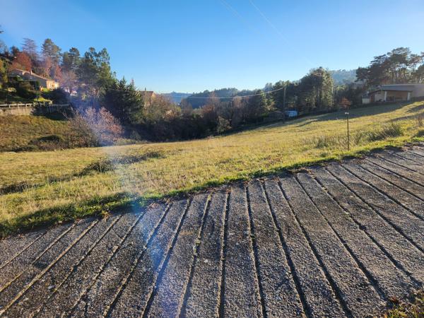 Grands terrains constructibles - tènement possible - belle vue - jardin bord de rivière - viabilisé Ucel (07200)