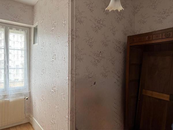 58 m2 Appartement 3 pièces + cuisine plein centre DPE D