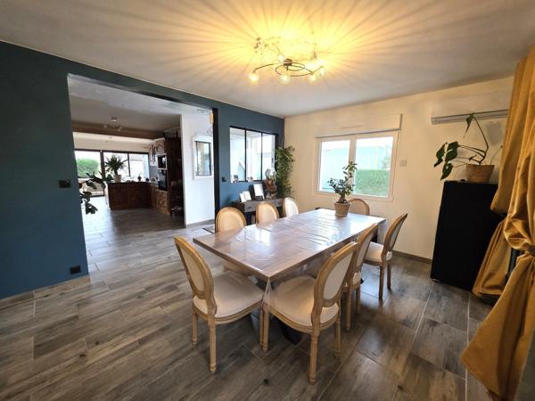 Maison traditionnelle rénovée , ses 5 chambres, sa piscine couverte et son garage !