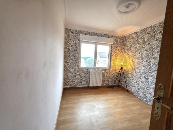 Maison traditionnelle rénovée , ses 5 chambres, sa piscine couverte et son garage !