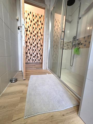 Maison traditionnelle rénovée , ses 5 chambres, sa piscine couverte et son garage !