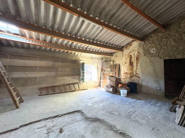 A VENDRE 84360 LAURIS MAISON DE VILLAGE TYPE 5 PIECES D'ENVIRON 138M² AVEC CAVES ET TERRASSE