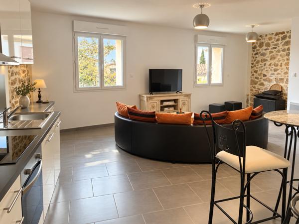 Maison de village 4 pièces à louer Névian - 11200 / Réf: 01-2948