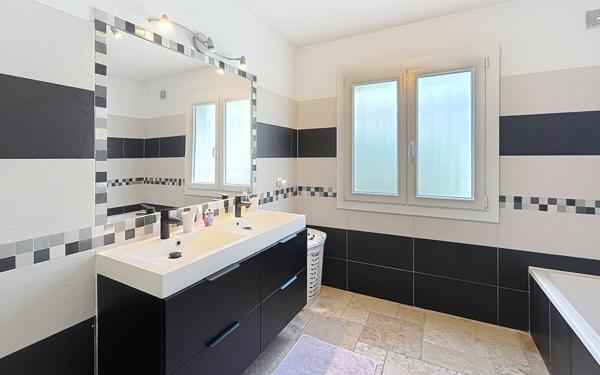 Maison à vendre    5 pièces •  Fréjus